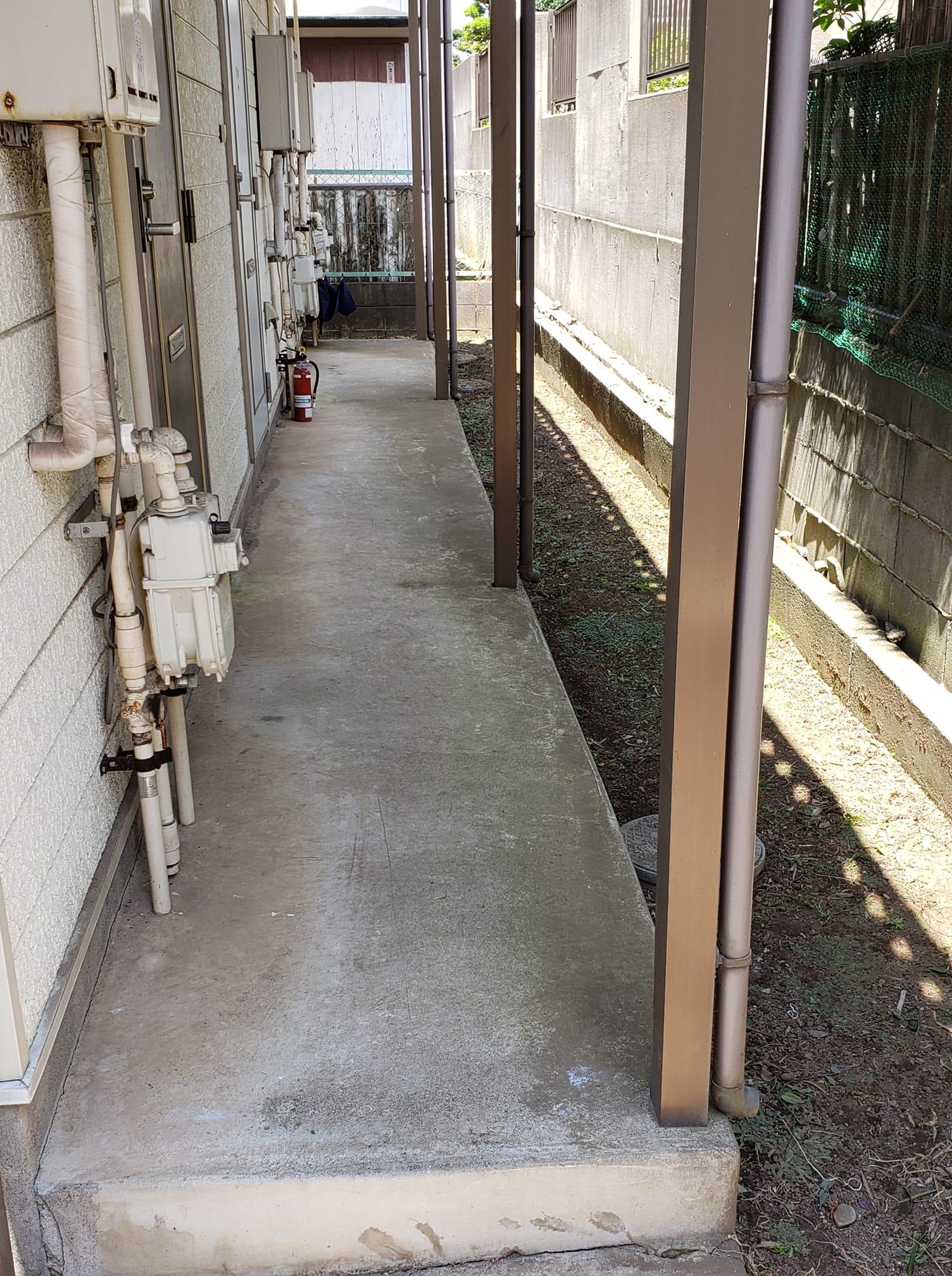 アパート前の雑草を抜いて綺麗になった