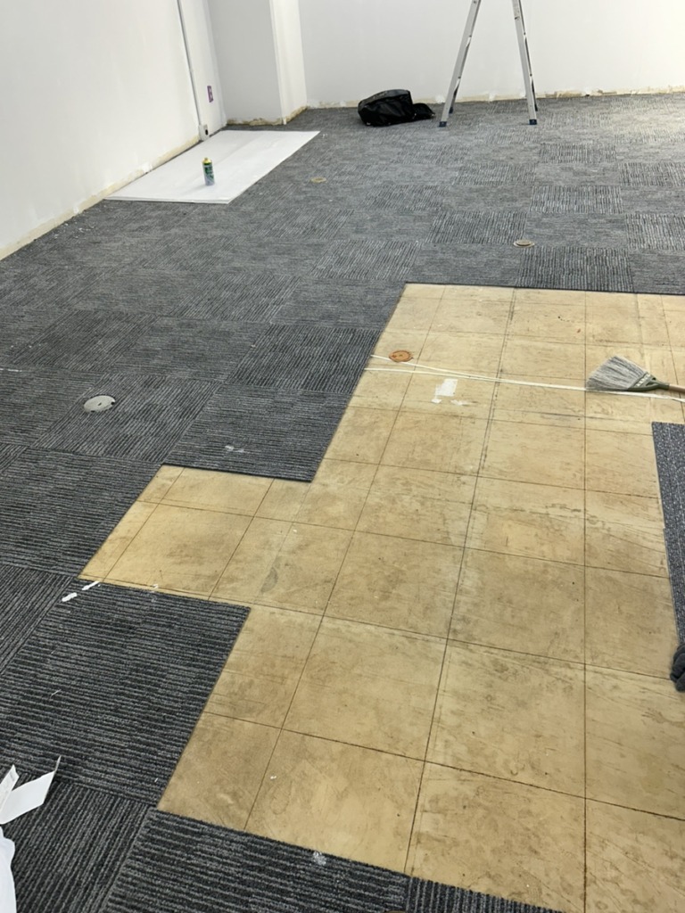事務所の床の張替え